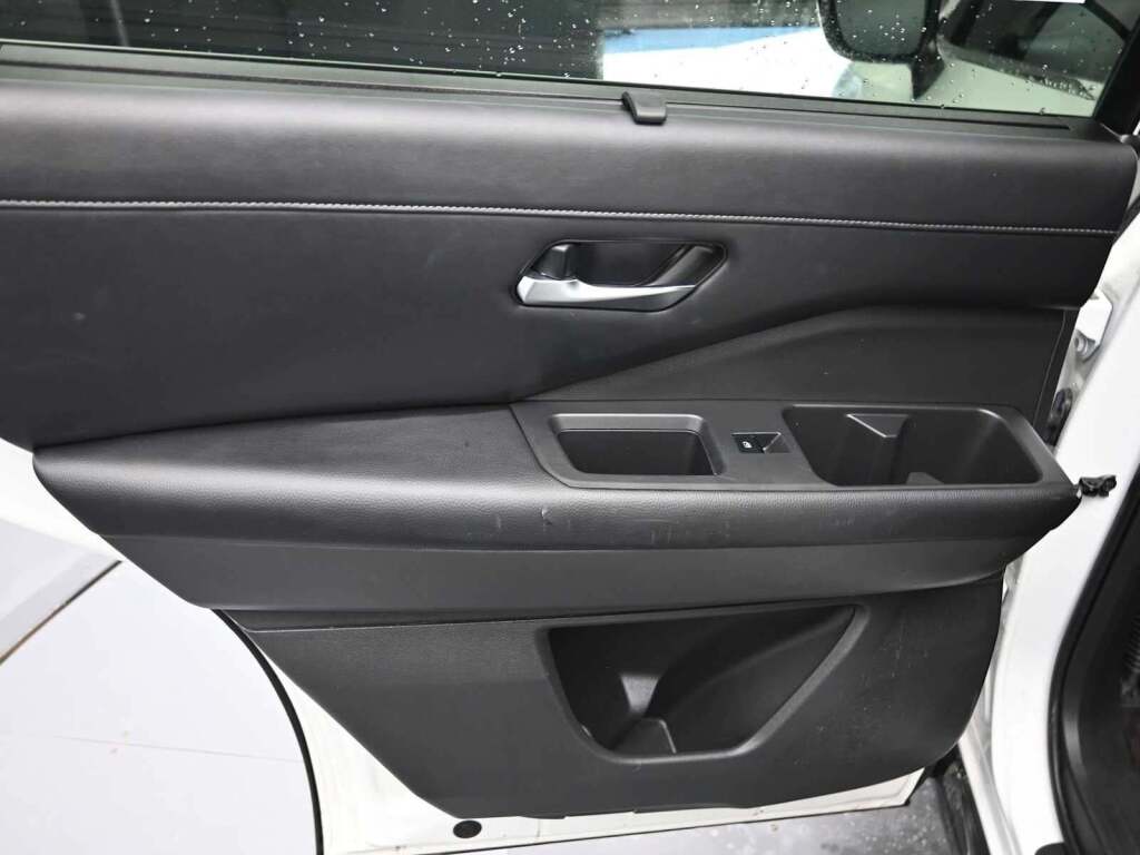 2023 Nissan Pathfinder SL FWD