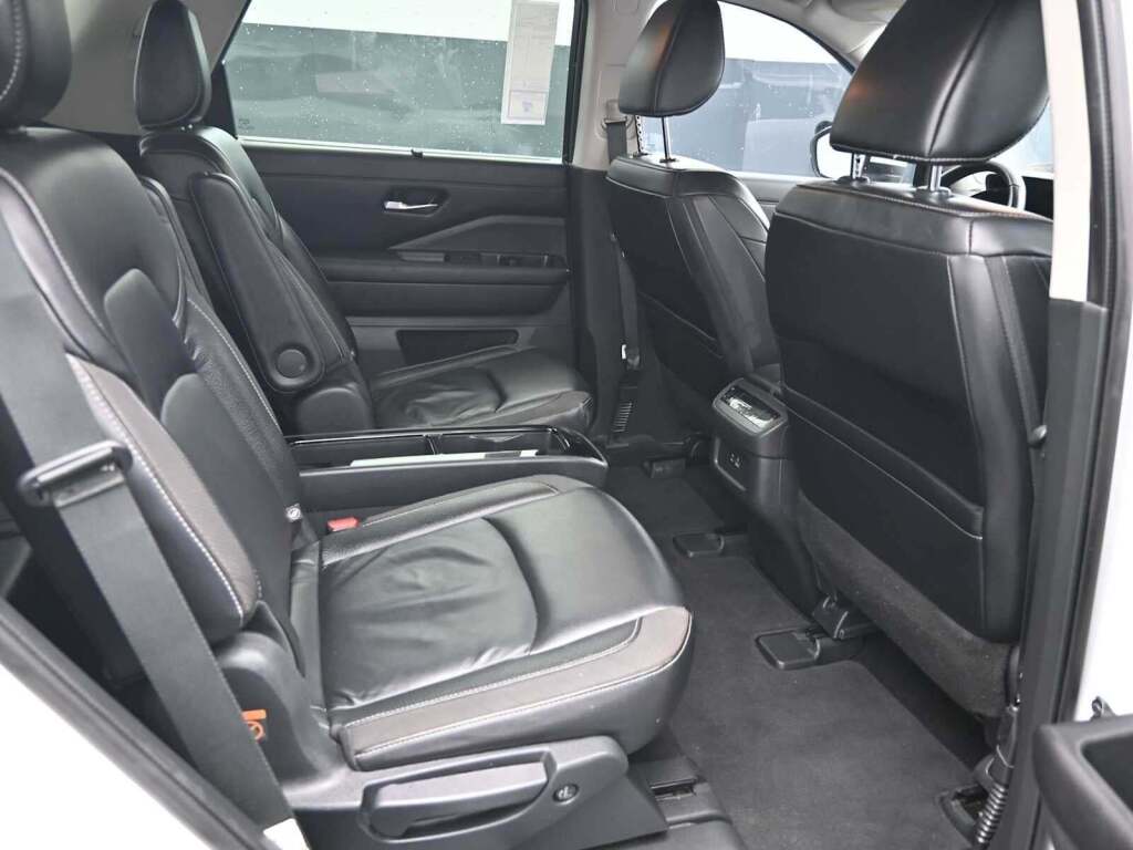 2023 Nissan Pathfinder SL FWD