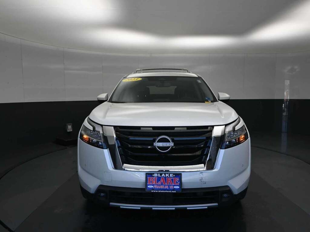 2023 Nissan Pathfinder SL FWD