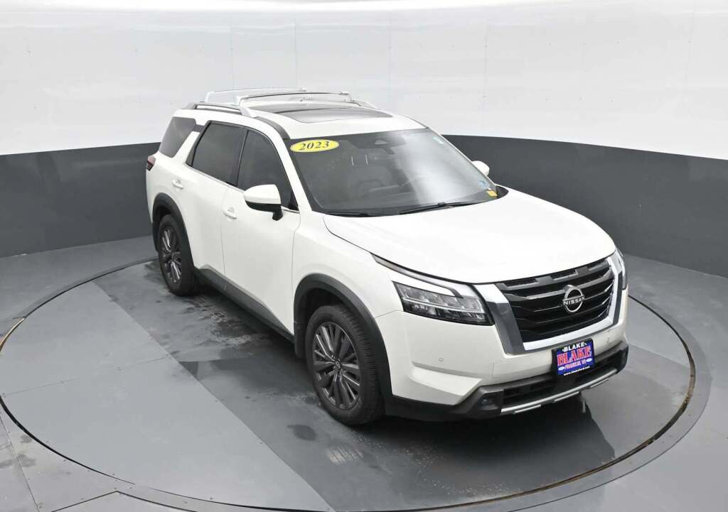 2023 Nissan Pathfinder SL FWD