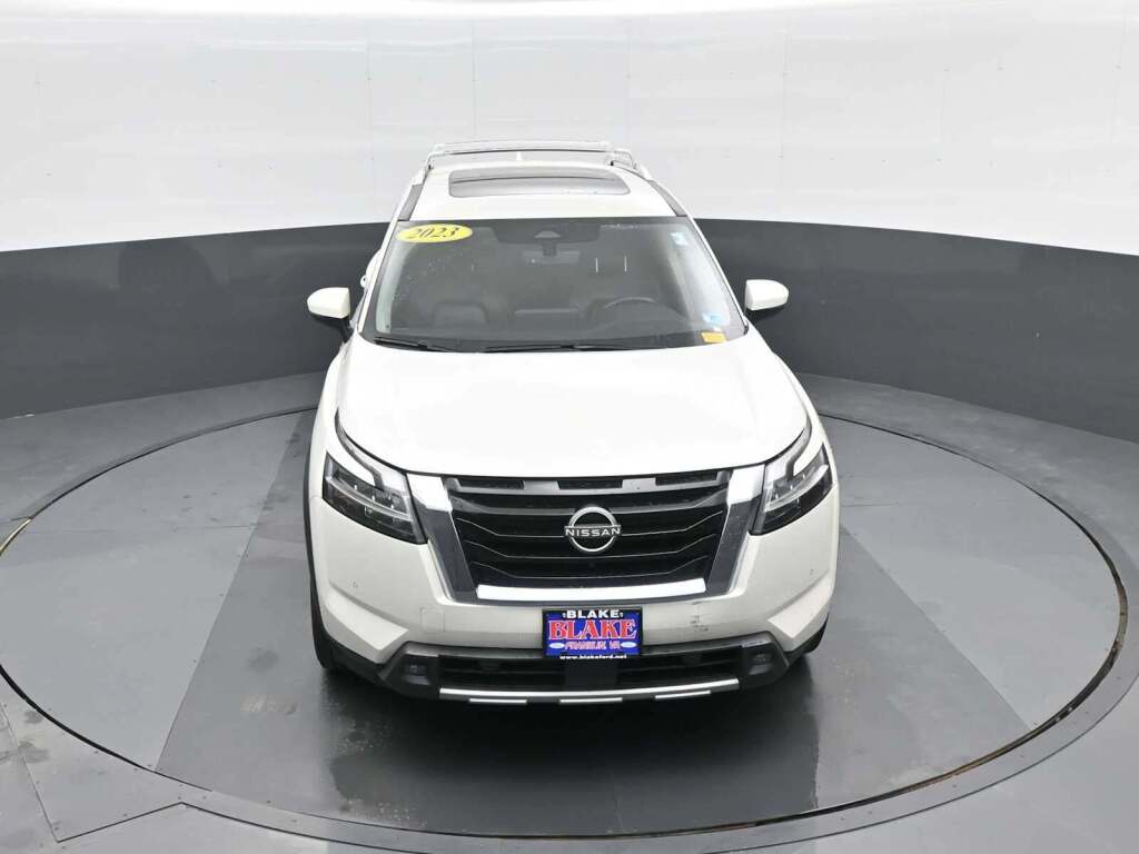 2023 Nissan Pathfinder SL FWD