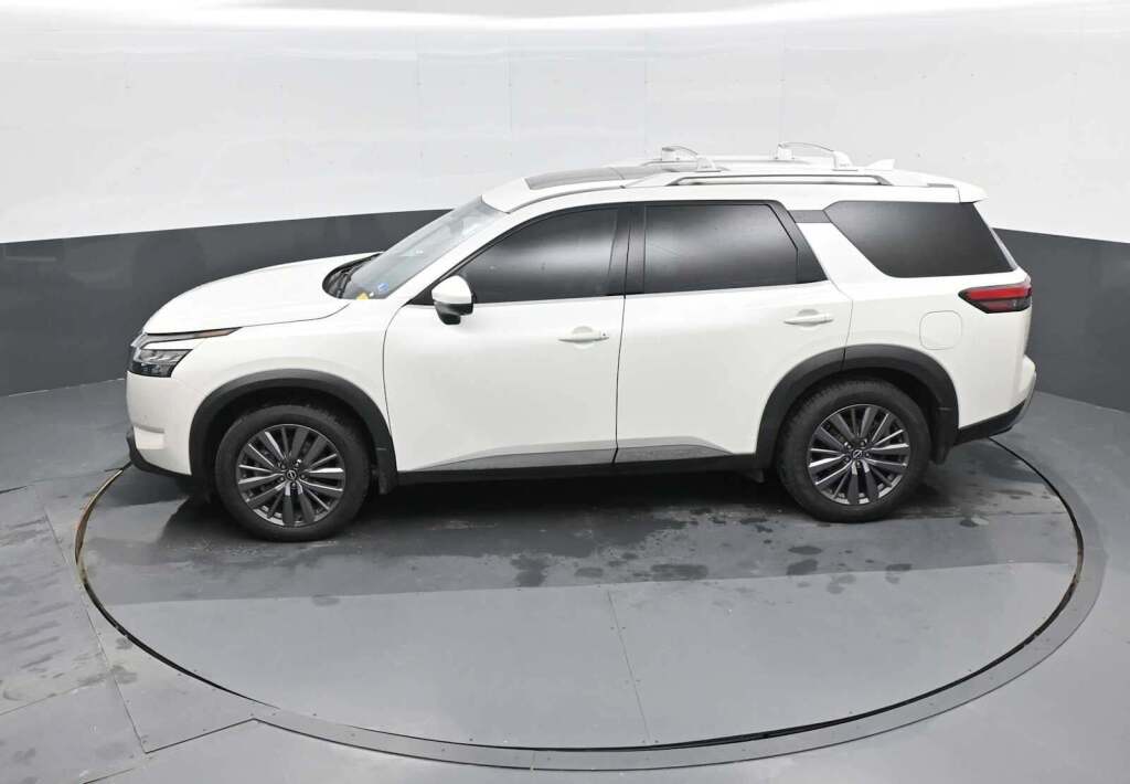 2023 Nissan Pathfinder SL FWD