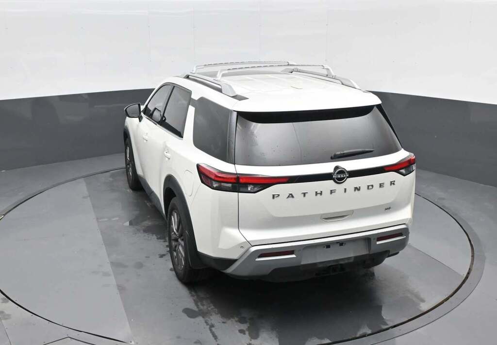 2023 Nissan Pathfinder SL FWD