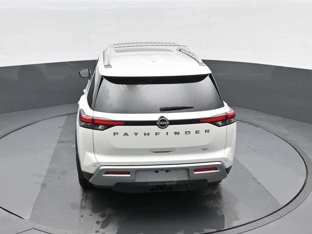 2023 Nissan Pathfinder SL FWD
