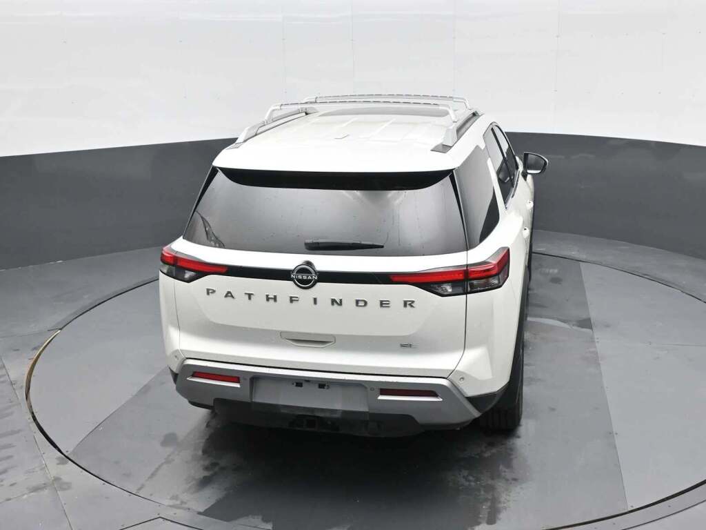 2023 Nissan Pathfinder SL FWD