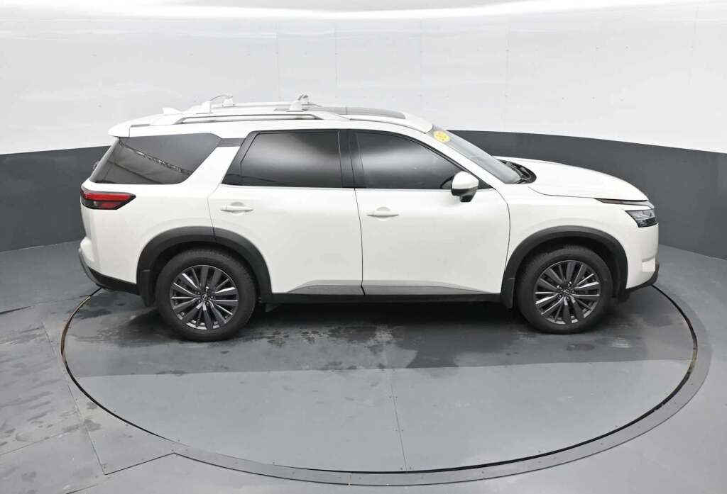 2023 Nissan Pathfinder SL FWD