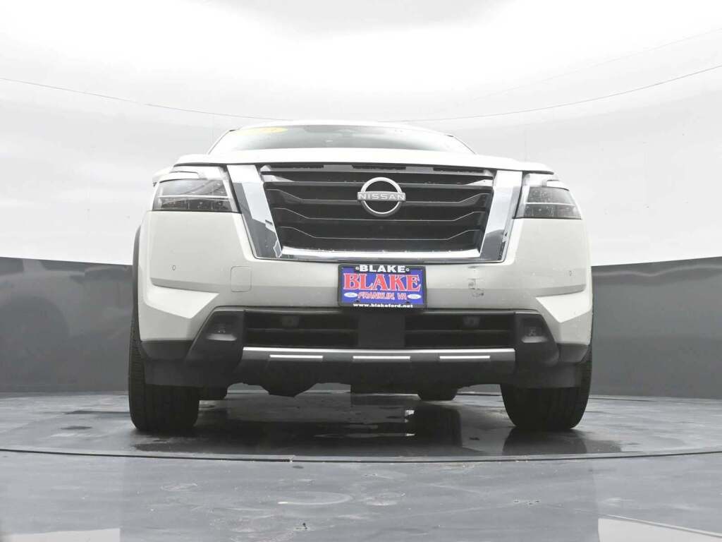 2023 Nissan Pathfinder SL FWD