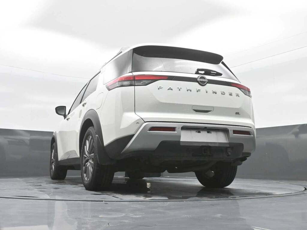 2023 Nissan Pathfinder SL FWD