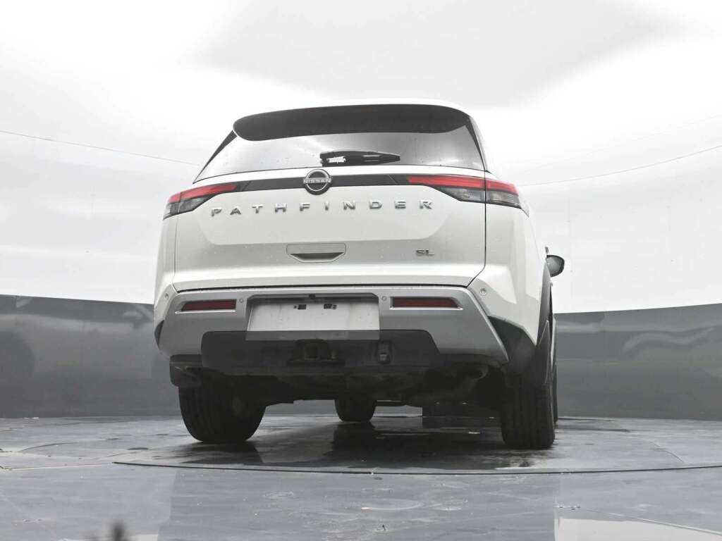 2023 Nissan Pathfinder SL FWD