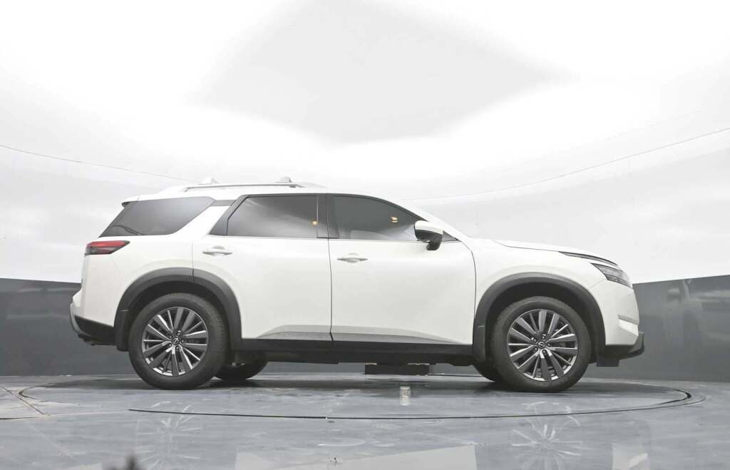 2023 Nissan Pathfinder SL FWD