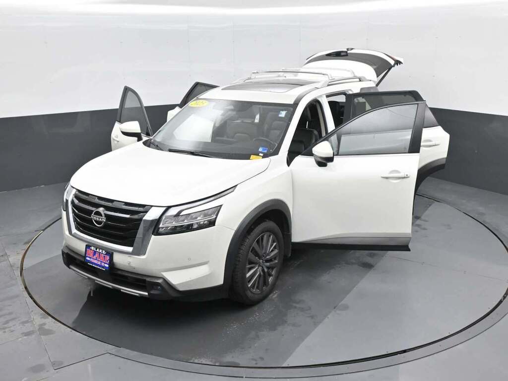 2023 Nissan Pathfinder SL FWD