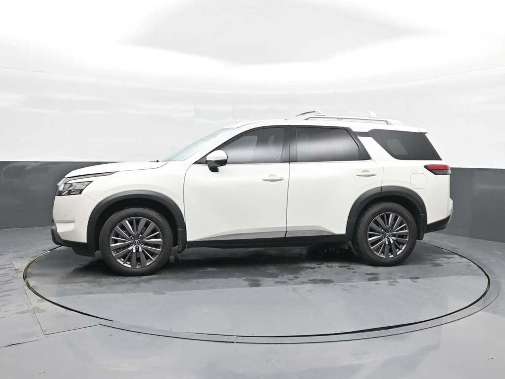 2023 Nissan Pathfinder SL FWD