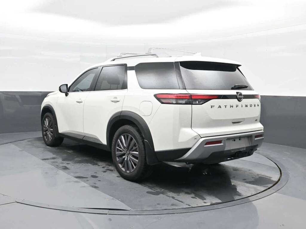 2023 Nissan Pathfinder SL FWD