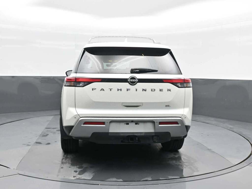 2023 Nissan Pathfinder SL FWD