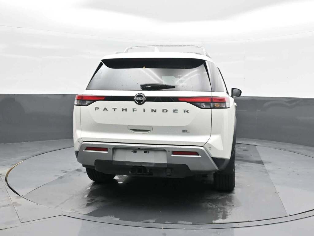 2023 Nissan Pathfinder SL FWD