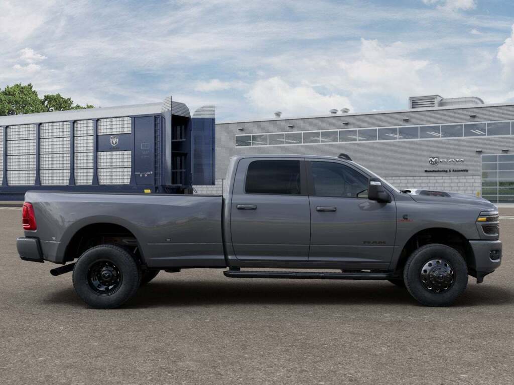 2026 Ram 3500 Laramie Crew Cab 4x4 8' Box