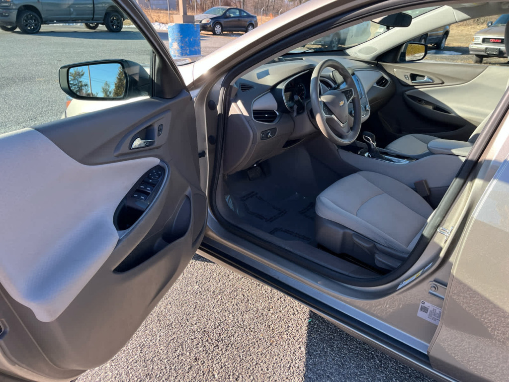 2022 Chevrolet Malibu FWD 1FL