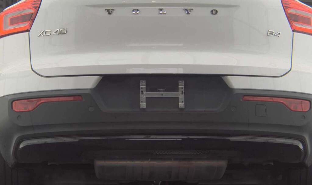 2023 Volvo XC40 B4 Ultimate Dark Theme