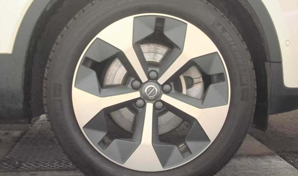 2023 Volvo XC40 B4 Ultimate Dark Theme