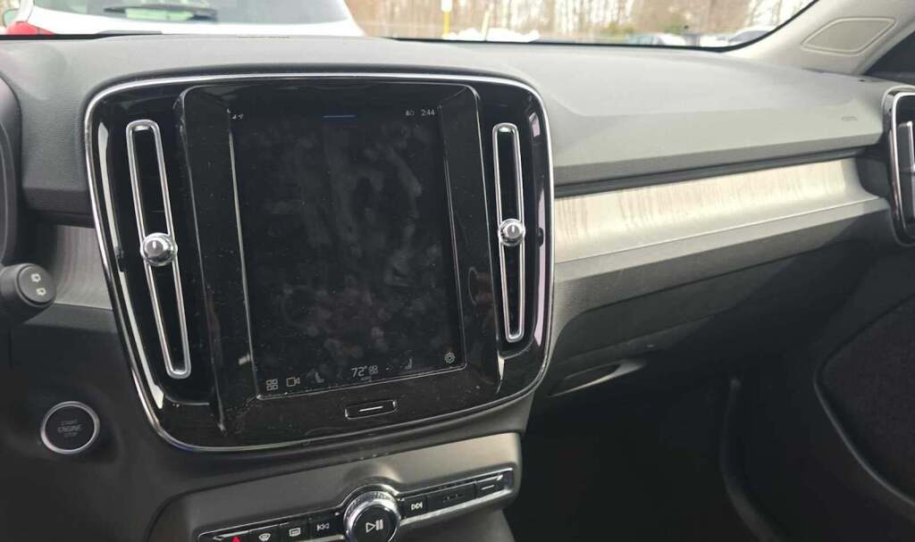 2023 Volvo XC40 B4 Ultimate Dark Theme