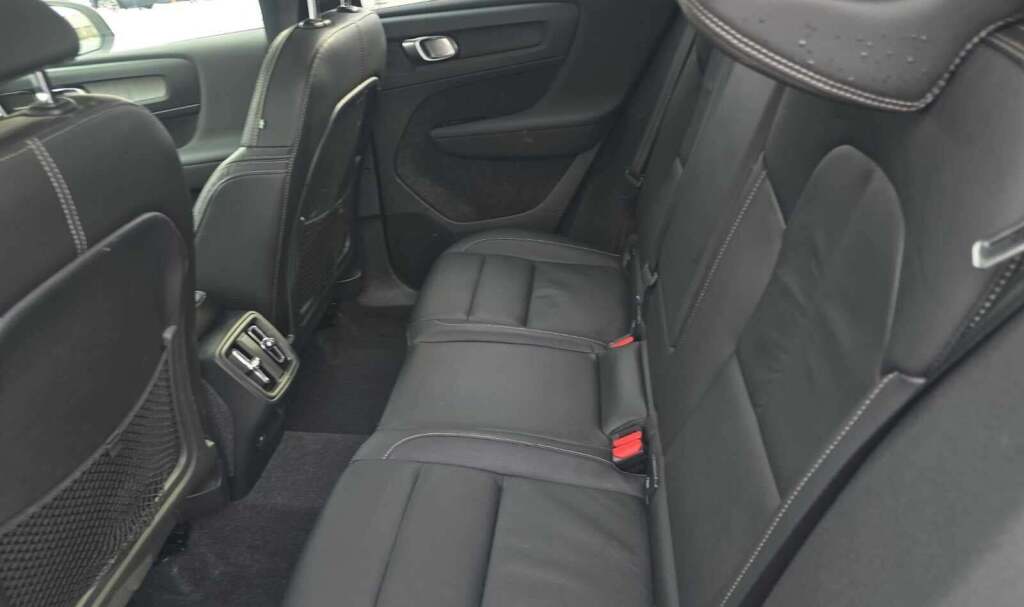 2023 Volvo XC40 B4 Ultimate Dark Theme