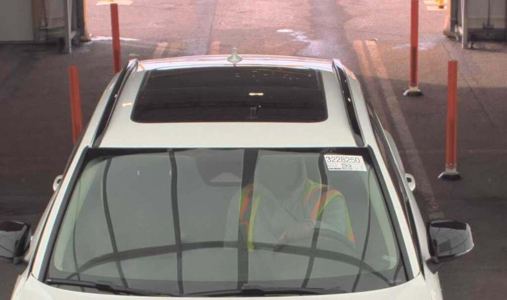 2023 Volvo XC40 B4 Ultimate Dark Theme