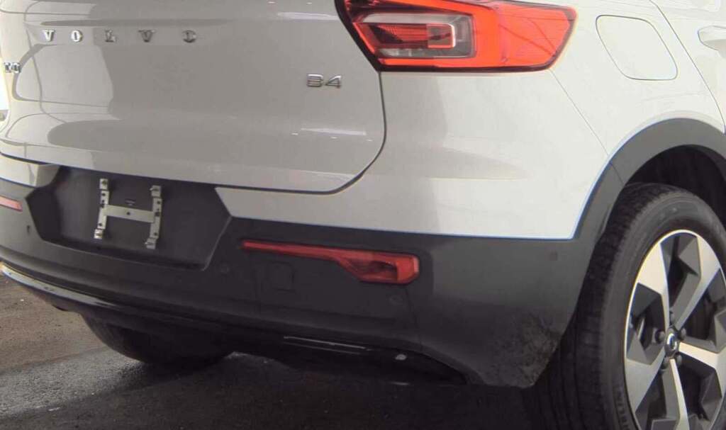 2023 Volvo XC40 B4 Ultimate Dark Theme