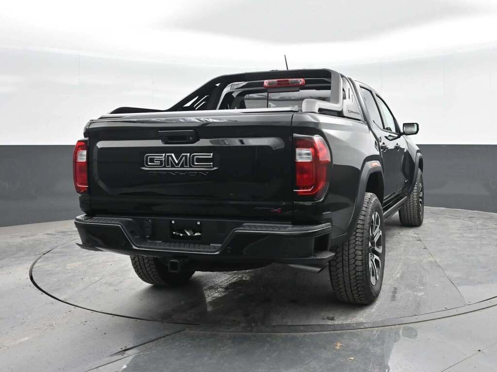2025 GMC Canyon 4WD AT4