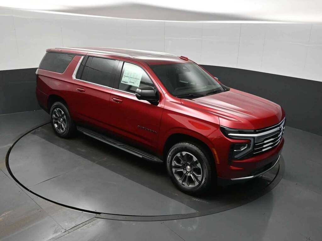 2026 Chevrolet Suburban LT, 4WD