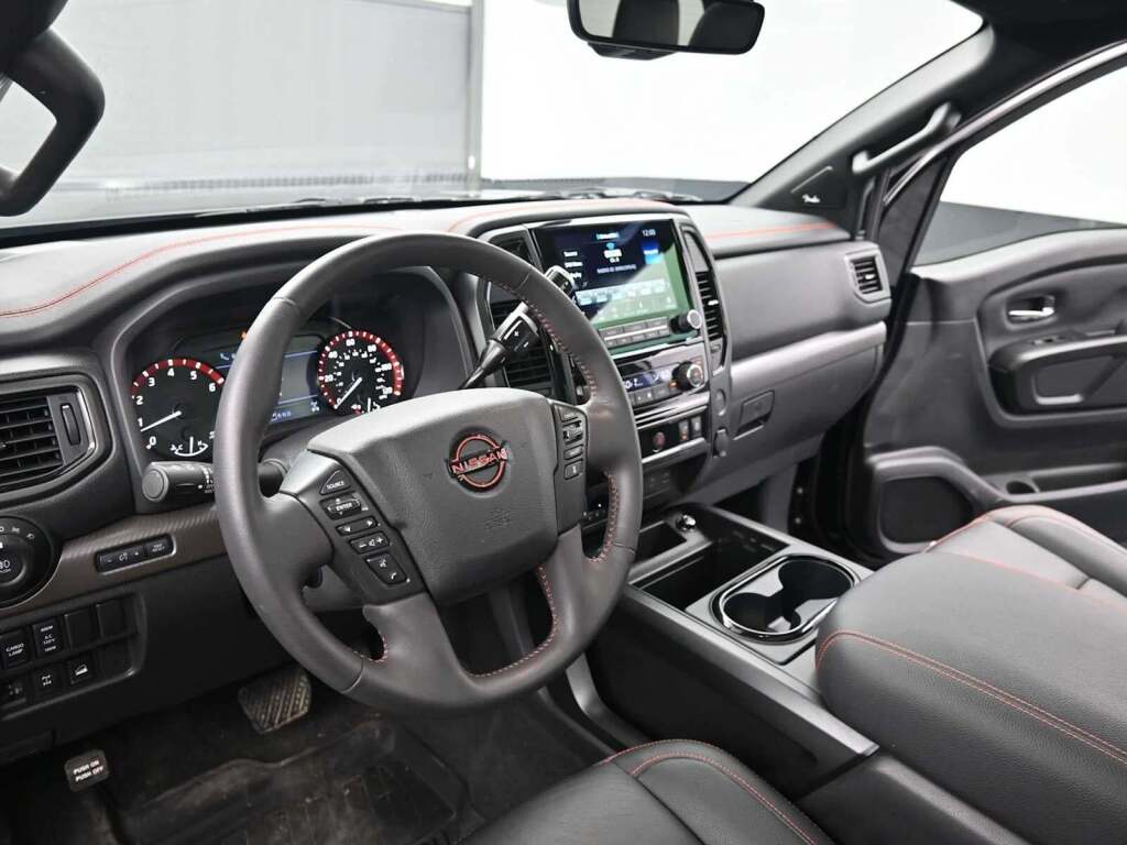 2024 Nissan TITAN Crew Cab PRO-4X 4x4