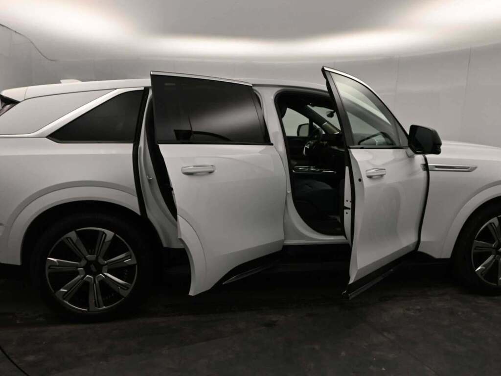 2025 Cadillac Escalade IQ Luxury 2 AWD