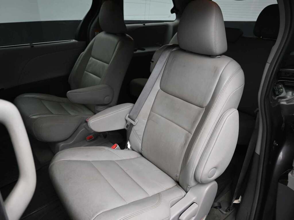 2015 Toyota Sienna XLE 8 Passenger