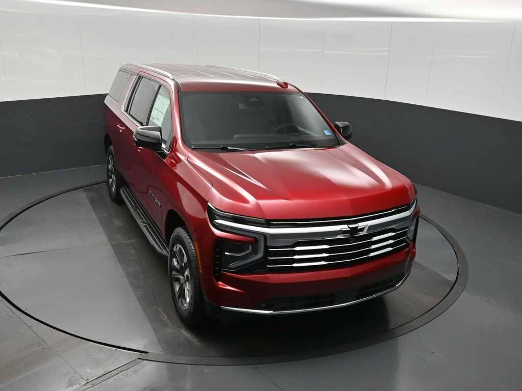 2026 Chevrolet Suburban LT, 4WD