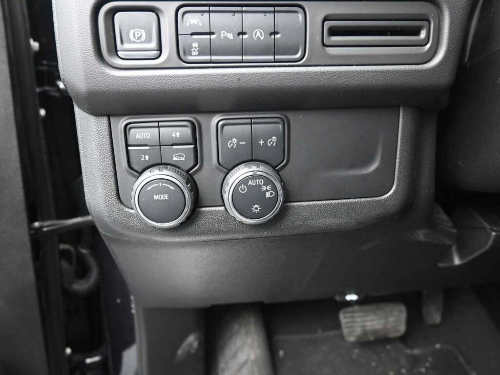 2024 Chevrolet Suburban 4WD LT