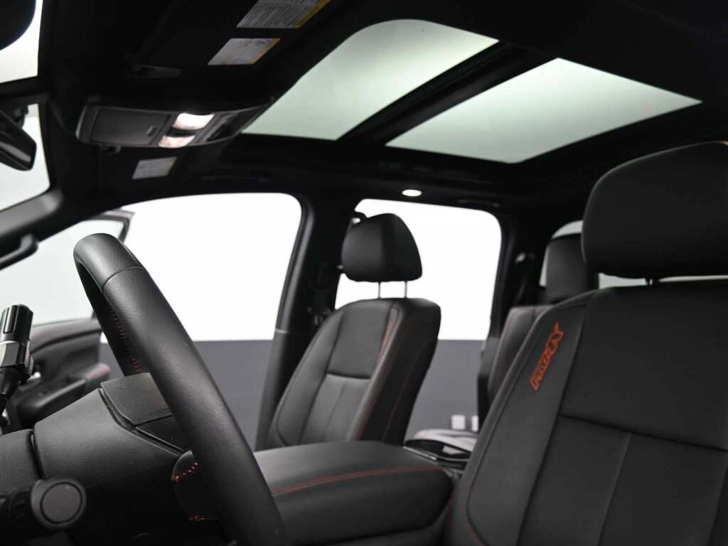 2024 Nissan TITAN Crew Cab PRO-4X 4x4