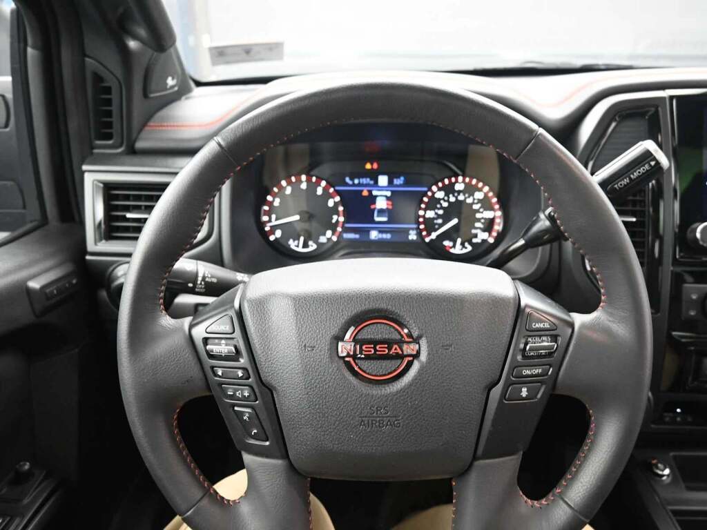 2024 Nissan TITAN Crew Cab PRO-4X 4x4