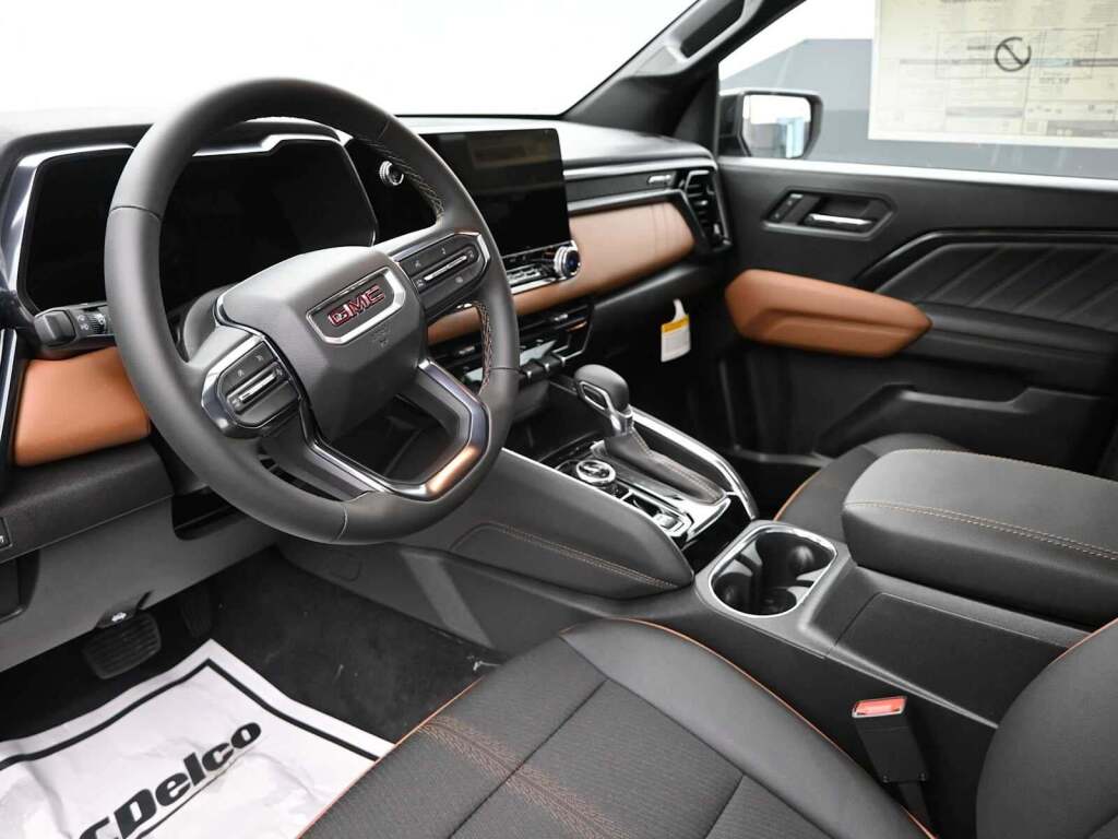 2025 GMC Canyon 4WD AT4