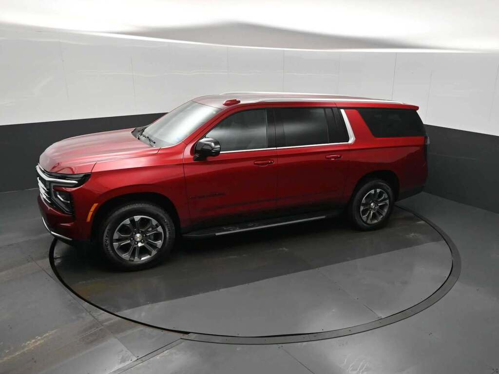 2026 Chevrolet Suburban LT, 4WD