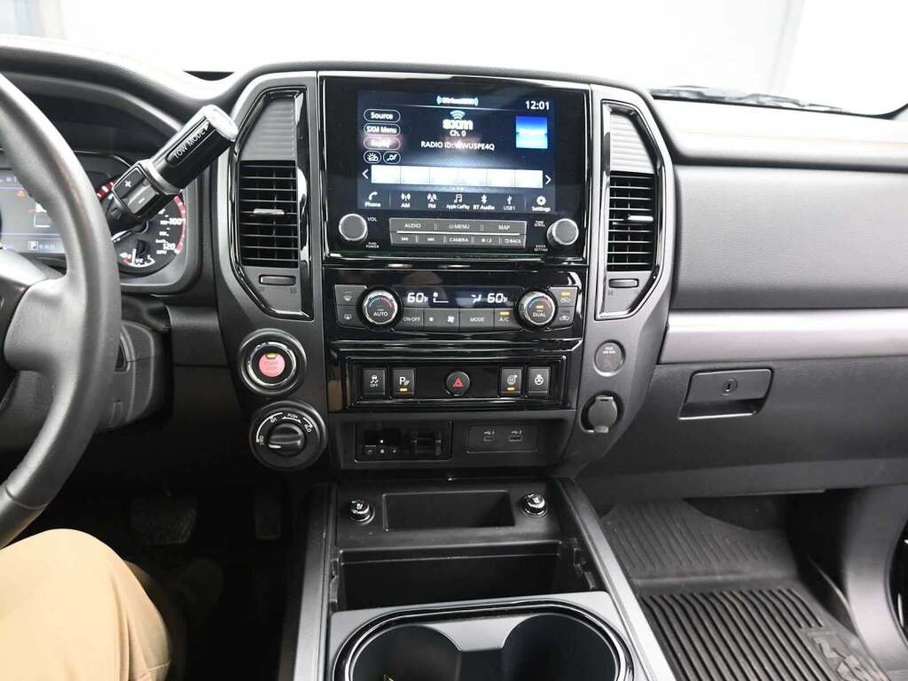 2024 Nissan TITAN Crew Cab PRO-4X 4x4