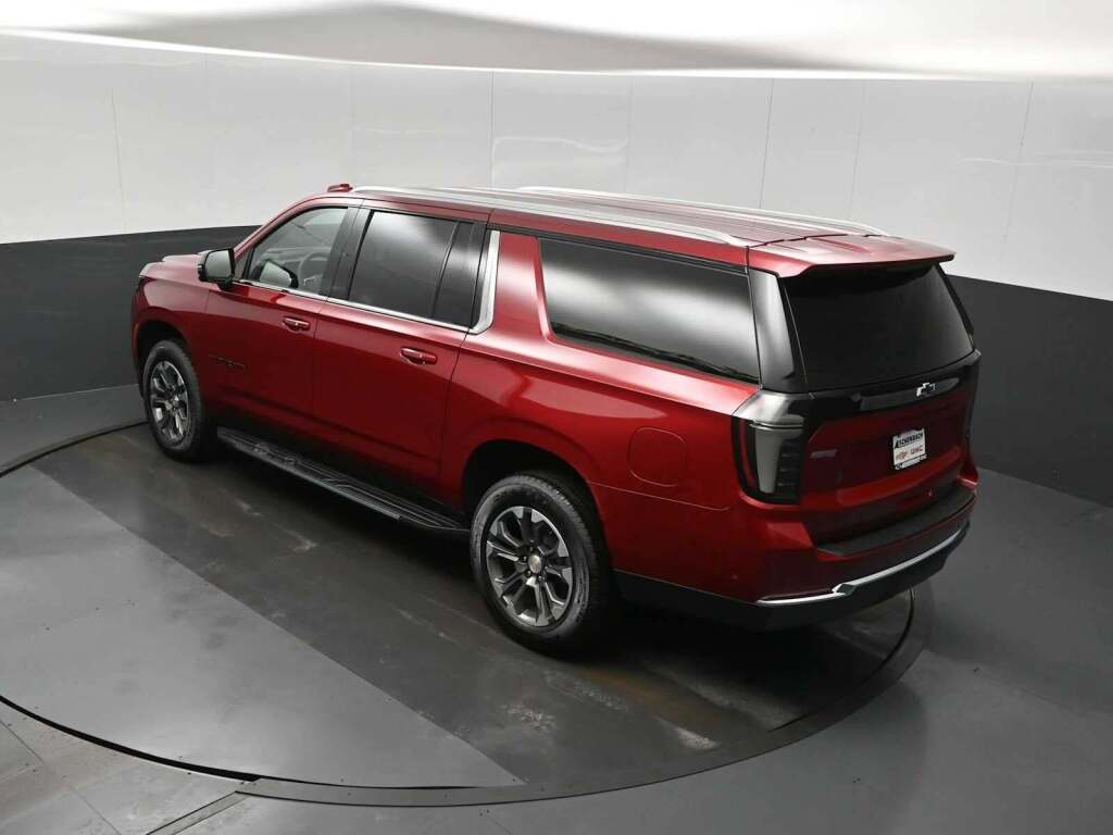 2026 Chevrolet Suburban LT, 4WD