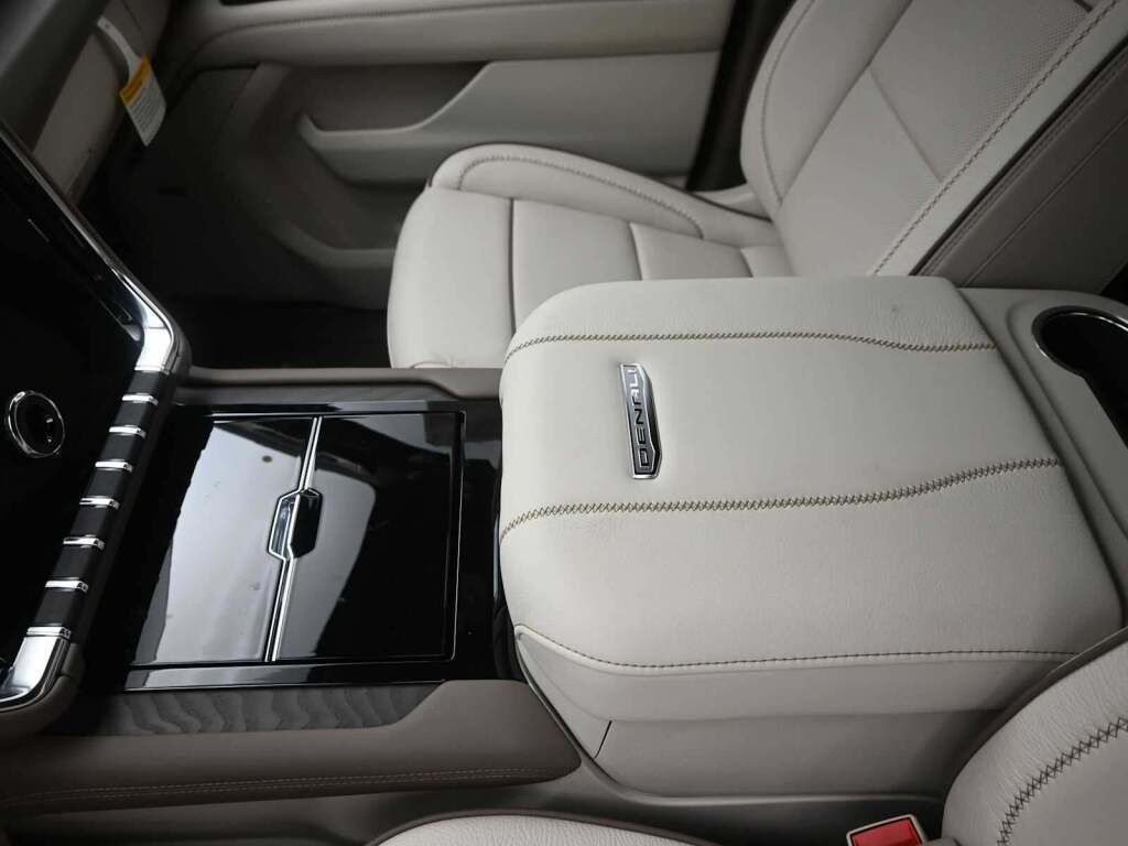 2026 GMC Yukon XL 4WD Denali