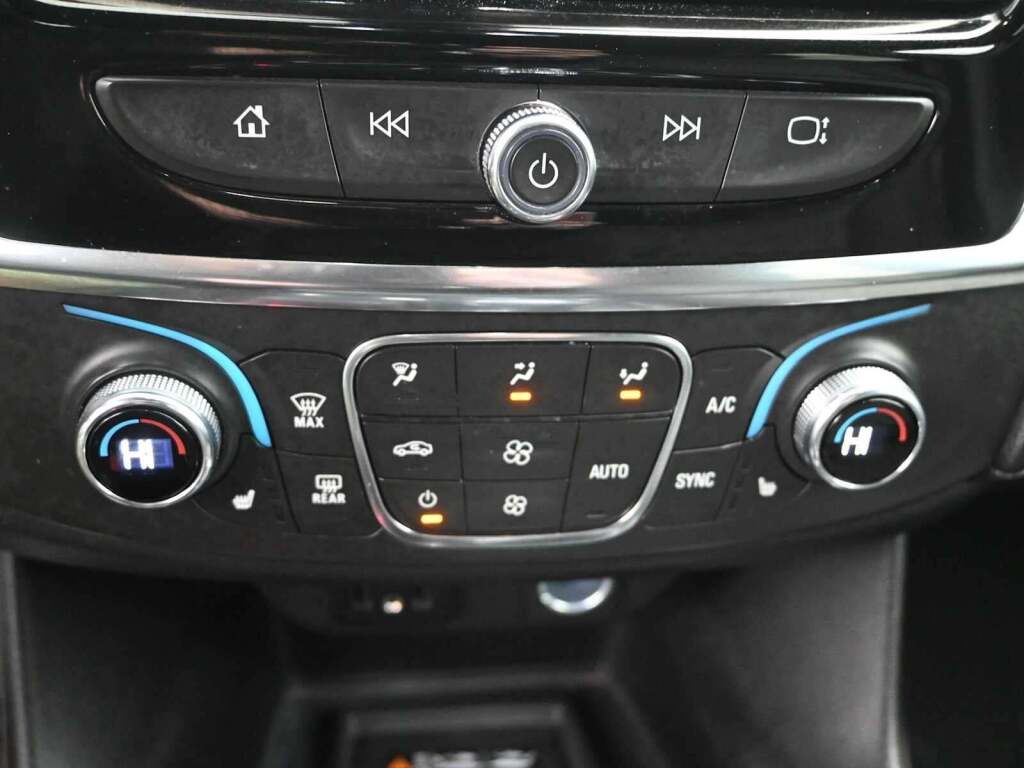 2023 Chevrolet Traverse AWD LT Cloth