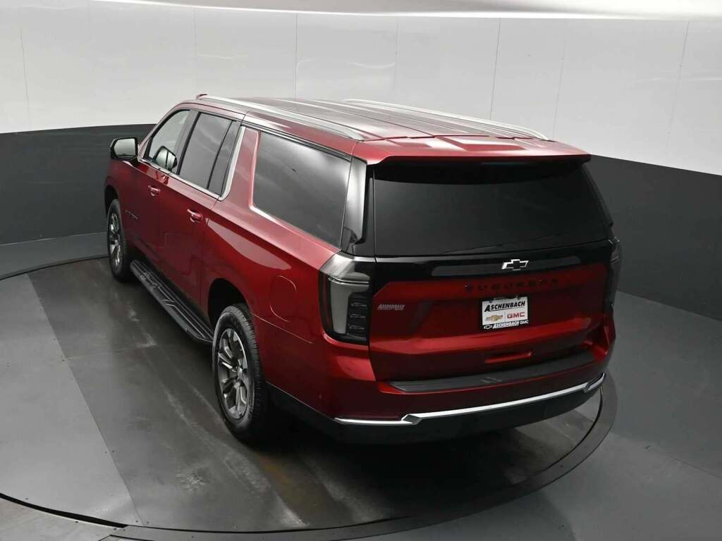 2026 Chevrolet Suburban LT, 4WD