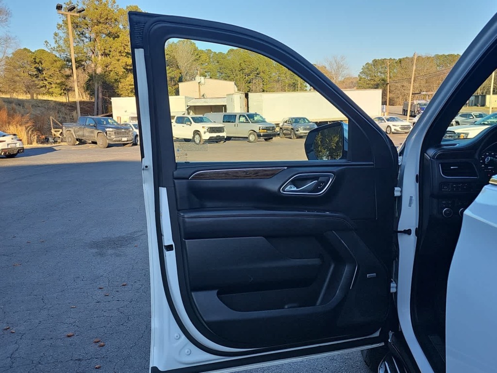 2023 Chevrolet Suburban 4WD Premier