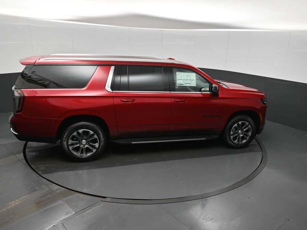 2026 Chevrolet Suburban LT, 4WD