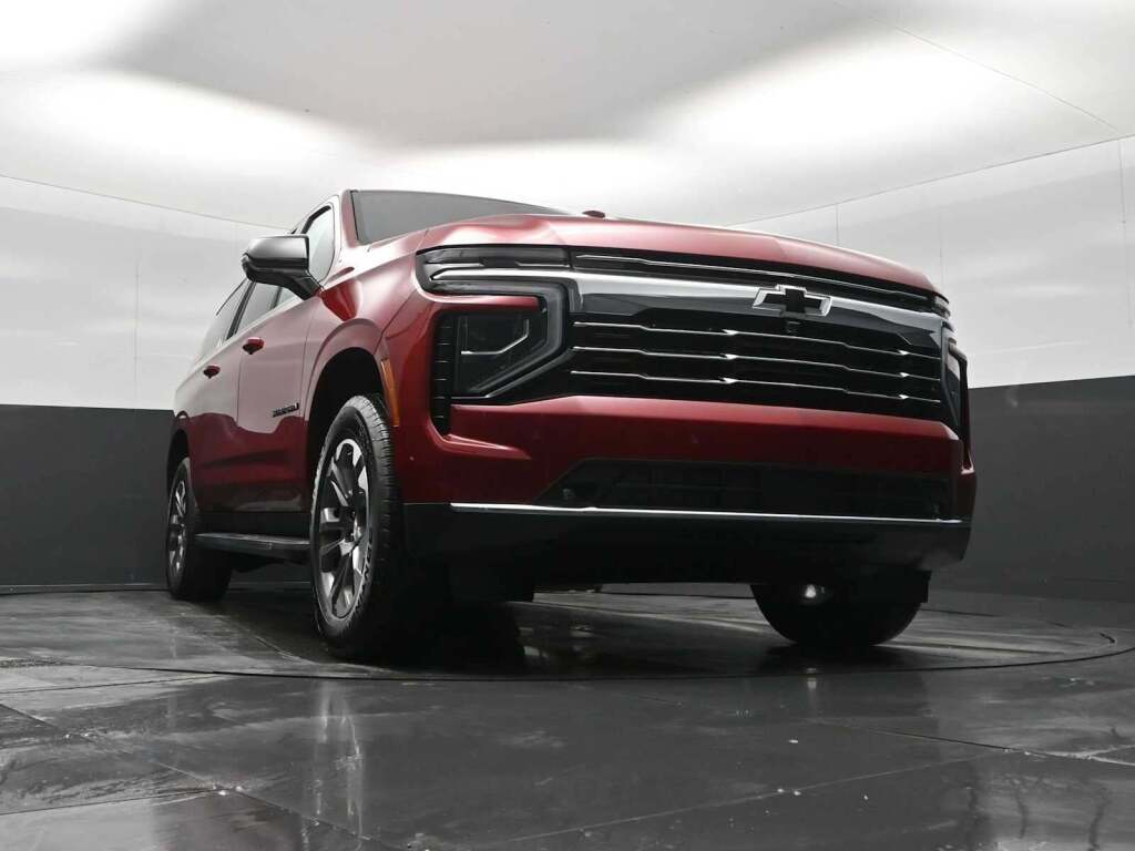 2026 Chevrolet Suburban LT, 4WD