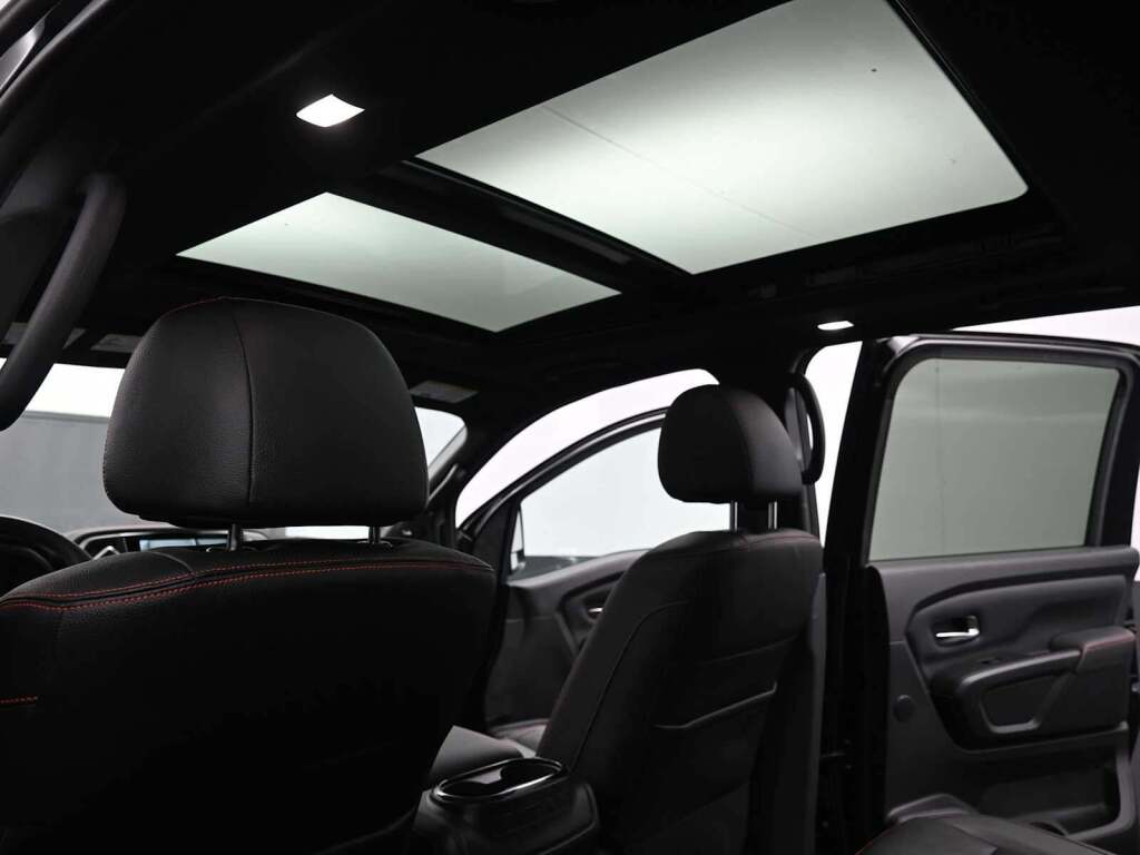 2024 Nissan TITAN Crew Cab PRO-4X 4x4