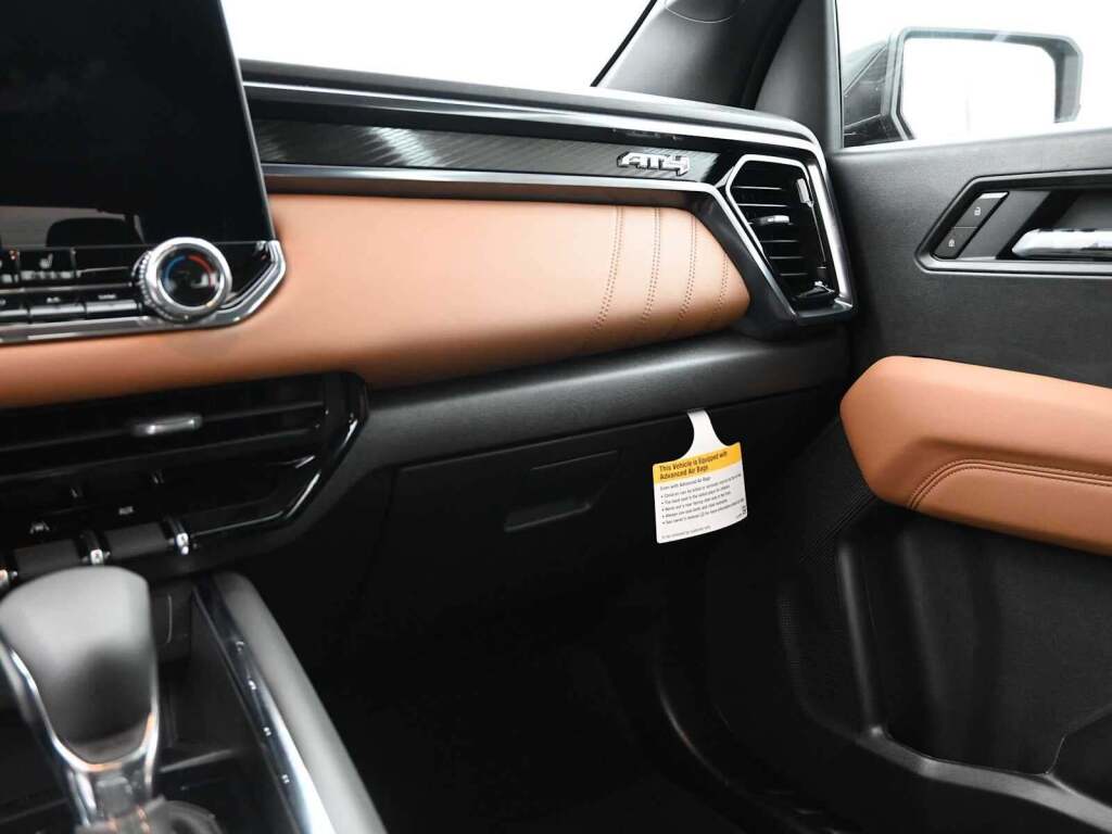 2025 GMC Canyon 4WD AT4