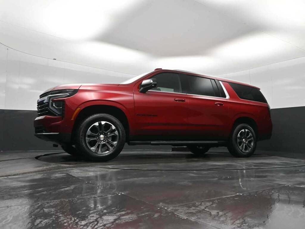 2026 Chevrolet Suburban LT, 4WD