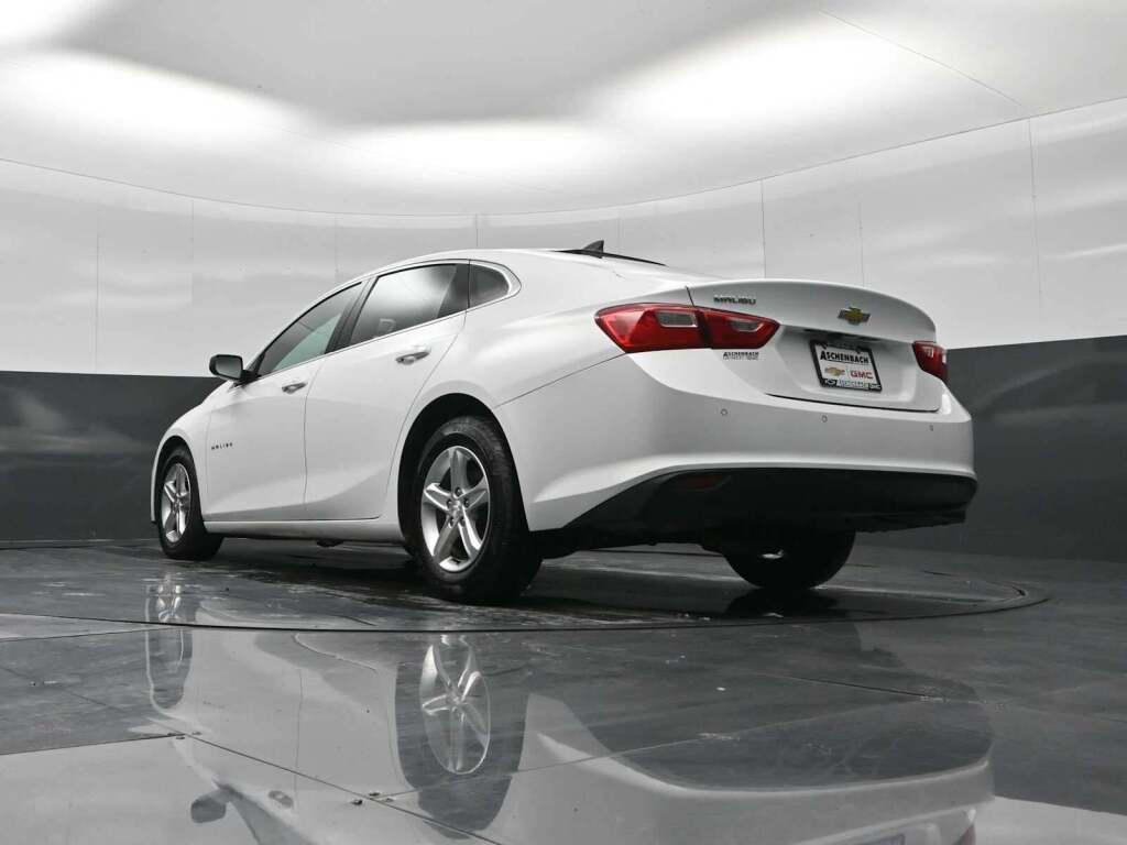 2022 Chevrolet Malibu FWD 1FL